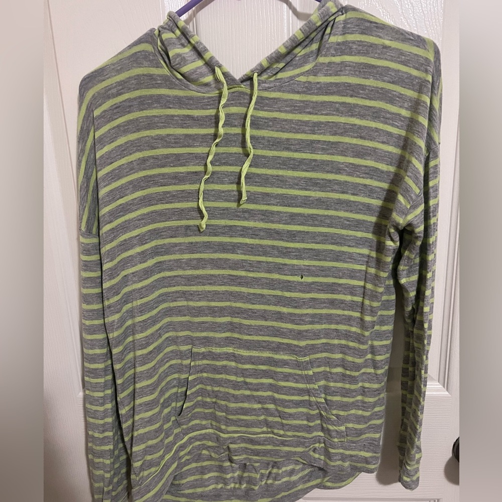 Size small (us) super cute and comfy long sleeve shirt!